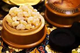 10 Frankincense Oil Uses & Bizarre Benefits - Superfoodly
