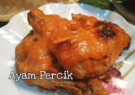 Gaulkan ayam bersama garam dan goreng dibatas api yang besar sehingga separuh masak. Cara Memasak Ayam Percik Kelantan Yang Lezat Aneka Resepi Enak Resep Resep Ayam Memasak Cara Memasak