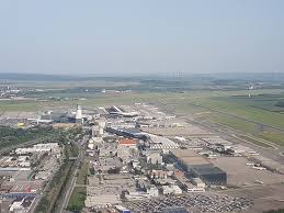 Flughafen wien aktiengesellschaft, together with its subsidiaries, engages in the construction and operation of civil airports and related facilities in austria. Uberflug Flughafen Wien Picture Of Vienna Intl Airport Schwechat Tripadvisor