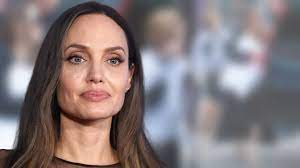 Fan page about the amazing angelina jolie. Angelina Jolie Brad Pitt Die Traurige Geschichte Hinter Tochter Shilos Namen Bunte De