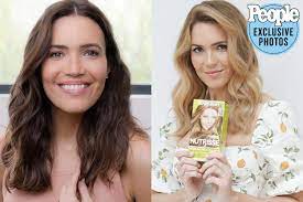 mandy moore dyes her hair blonde and