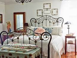 decorating a bedroom in vintage style