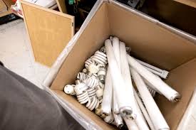 fluorescent lightbulbs which contain