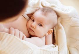 Viele experten raten, ab dem fünften lebensmonat mit einführung der beikost das entwöhnen des babys zu beginnen. Abstillen Hebamme Und Mama Monika Hat Die Besten Tipps