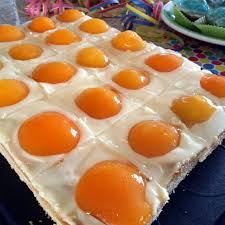 For more fried egg portions, you can bake it in a 13×18″ pan. Schnelle Kinder Kuchen Schlumpfpupsmuffins Und Spiegeleierkuchen Kerstin Und Das Chaos