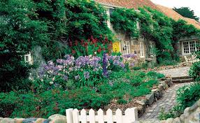 How To Plant An English Cottage Garden