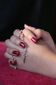 photo person holding rosary pickpik