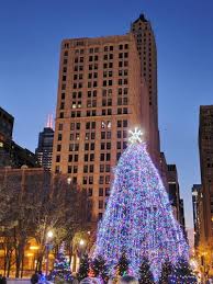 20+ BEST Places to See Christmas Holiday Lights in Chicago & Suburbs