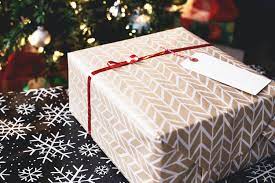 give gifts at christmas gift giving