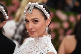 What roles has gal gadot been considered for? Gal Gadot Insists She Doesn T Fly On Private Jets When Promoting Movies We Give Back As Much As We Can Etcanada Com