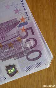 Review eines 500 euro scheins. Ein Bundel 500 Euro Scheine Liegt Auf Einem Tisch Stock Photo Adobe Stock