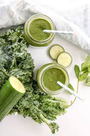 easy blender green juice with 3 greens