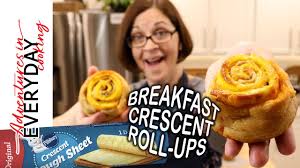 y breakfast crescent roll ups