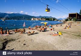 The cheapest way to get from stresa to monte mottarone costs only 11€, and the quickest way takes just 33 mins. Strand Mit Seilbahn Nach Mottarone Stresa Piemont Italien Stockfotografie Alamy
