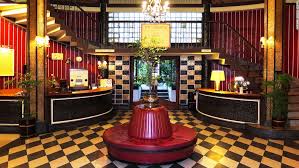Hotel lobby rooms & suites se ubica en pleno centro histórico de sevilla, presumiendo a su vez, de emplazarse dentro de las únicas áreas donde la accesibilidad y buena ubicación van de la mano. Bangkok S Art Deco Atlanta Hotel Cnn Travel