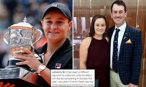 • aussie tennis player • cricket • golf • richmond tigers • dog lady • coffee lover • 🎾🏏⛳️🐯🐶☕️ 👩🏼💻 : Ash Barty Pulls Out Of French Open Due To Coronavirus Concerns To Enjoy The Summer In Australia Daily Mail Online