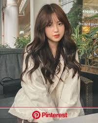 This look is achieved through the coloured streak hair which features a maroonish streak to. Idol X You In 2020 Korean Hairstyles Women Medium Hair Styles Korean Hair Color Luna Margarin ç¾Žã—ã•