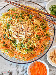 easy ramen noodle salad with teriyaki