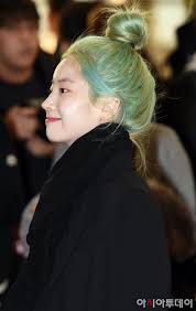 In the picture, she showed off her pure and innocent beauty through bright eyes and a blue hairstyle. 190308 Dahyun With New Hair Color Gmp Twice