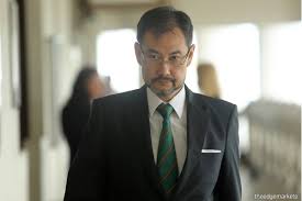Datuk shahrol azral ibrahim halmi merupakan bekas ketua pegawai eksekutif kumpulan 1malaysia development berhad (1mdb), sebuah syarikat milik kementerian kewangan malaysia. Former 1mdb Ceo Concedes In Court That Goldman Sachs Misled 1mdb Board The Edge Markets