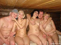 Frauen sauna gruppen nackt bilder