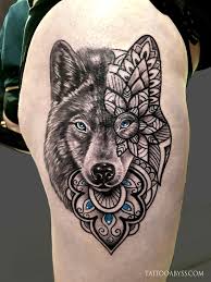 Achetez le design « loup mandala coloré » par shinejasmine sur le produit suivant : Mandala De Loup Tattoo Abyss Montreal