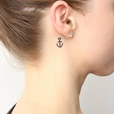 Tatuagem feminina delicada atrás da orelha. Tatuagem Atras Da Orelha Veja Dicas Fotos Para Apostar Nesse Estilo