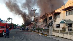 Tanjung morawa adalah sebuah kecamatan di kabupaten deli serdang, sumatra utara, indonesia. Pabrik Terbakar Gaji Belum Diterima Full Buruh Pabrik Ban Galau Memikirkan Nasib Tribun Medan