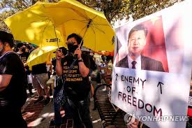 홍콩 송환법 반대′…미국서 노란 우산 들고 지지 시위 | 연합뉴스