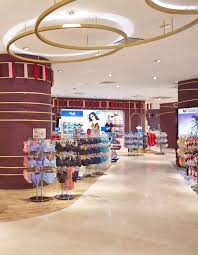 The mall is located in the central bukit bintang area and houses more than 450 stores spread over 7 levels. Parkson Pavilion Kuala Lumpur