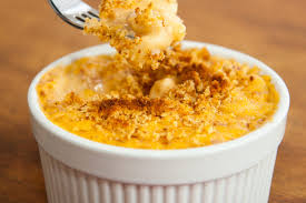 mac and cheese with breadcrumb topping