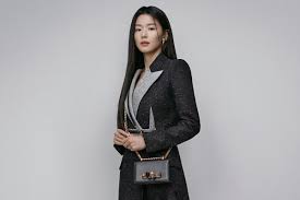 Jun ji hyun cf jun ji hyun 2020 cf compilation (전지현 2020년 광고 모음) part 1 #전지현 #junjihyun. Jun Ji Hyun Looks Stunning As Ambassador For Alexander Mcqueen In South Korea Starbiz Net