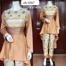 Para hijabers pun dapat tampil glamour mengenakan atasan dengan aksen draperi. Baju Pesta Setelan Songket Palembang 3 Warna Promo Produk Online