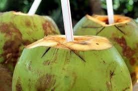Dianjurkan kepada ibu hamil untuk meminum air kelapa hijau secara rutin sejak. Mitos Atau Fakta Air Kelapa Bisa Lancarkan Menstruasi Himedik Com