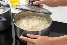 I recommend using a glass casserole dish to eliminate uncertainty—you can easily see how much water remains without removing the foil and releasing. What S The Best Pot For Cooking Rice Size And Type Kitchen Seer
