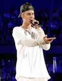 how-many-awards-justin-bieber-won-in-total