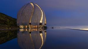 Bahá'í temple in Chile by Hariri Pontarini features torqued wings made of steel and glass