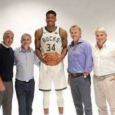 Giannis antetokounmpo's workout routine is quite intense. Report Giannis Antetokounmpo Marc Lasry Share Lunch Talk Turkey Brew Hoop