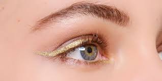 7 ways to wear gold eyeliner party