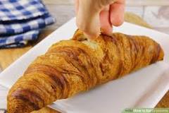 what-is-the-correct-way-to-eat-a-croissant