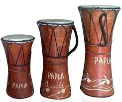 Tifa ialah alat musik khas papua, meskipun sering menjadi simbol masyarakat papua sendiri. 13 Alat Musik Papua Yang Wajib Kamu Ketahui Lengkap