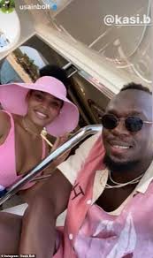 The former olympic sprinter, 34, shared a family photo on his instagram. Usain Bolt And His Partner Kasi Bennett Coordinate In Pink On Boat Ride Aktuelle Boulevard Nachrichten Und Fotogalerien Zu Stars Sternchen