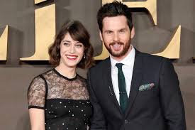 lizzy caplan marries tom riley in italy