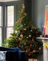 arrange lights on a christmas tree