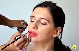 how to apply lipstick on slimmer lips