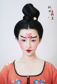 traditional chinese hanfu and makeup of