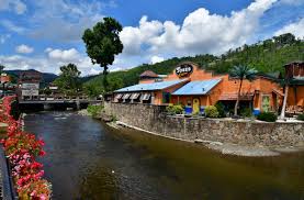 5 best places to eat in gatlinburg on a