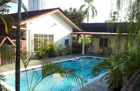 There is an indoor swimming pool with comfortable water temperature. Villa D Oria Homestay Kuala Lumpur Cari Homestay