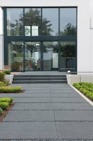 Treppe aussen haus eingang podest naturstein granit beton stufe tritt. Hauseingang Pflaster Und Platten Beispiele