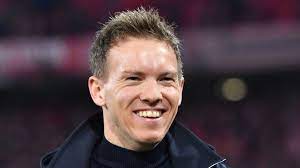 Nagelsmann was a professional player but moved into coaching when his career ended early because of knee injuries. Offiziell Nagelsmann Zum Fc Bayern Funfjahresvertrag Br24